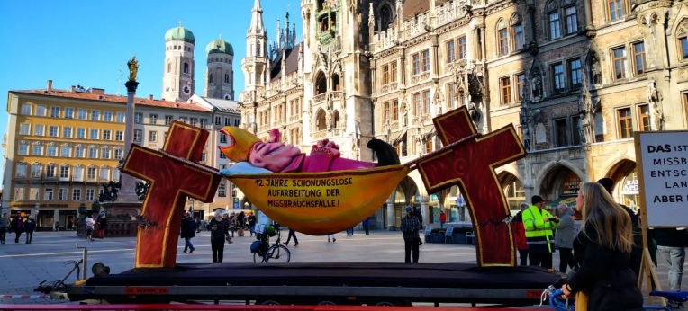 Der "Hängemattenbischof" auf dem Marienplatz