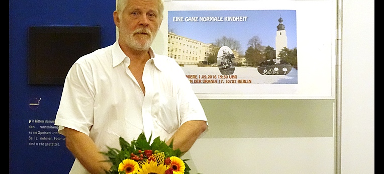 Premierenblumen für den Filmemacher:  Peter Bringmann-Henselder